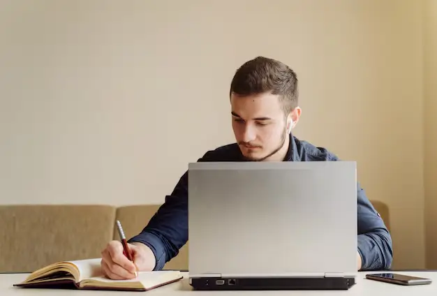 Alumno Estudiando